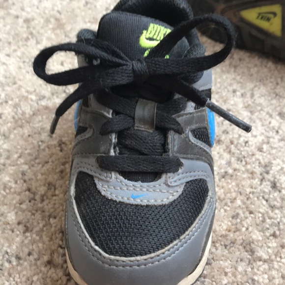 Nikes - Picture 3 of 4